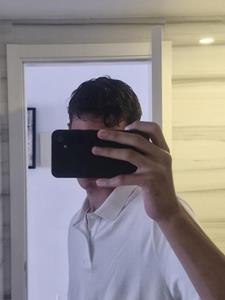Ádám 18 éves férfi, Pest megye