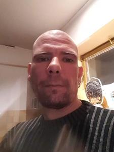 Attila 42 éves férfi, Pest megye