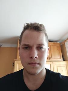 Balázs 23 éves férfi, Komárom-Esztergom megye