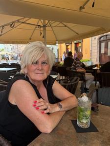 Bea 57 éves nő, Győr-Moson-Sopron megye