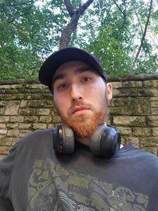 Bence 30 éves férfi, Budapest