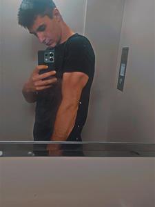 Brendon 21 éves férfi, Fejér megye