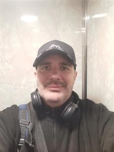 Charlie 45 éves férfi, Budapest