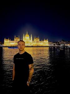 David 22 éves férfi, Pest megye