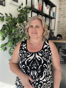 Enikő  53 éves nő, Hajdú-Bihar megye