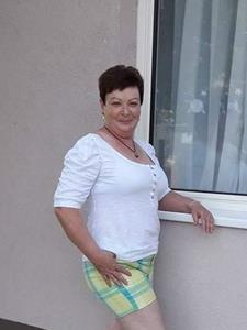 Eperka 60 éves nő, Győr-Moson-Sopron megye