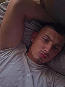 Erik boy 22 éves férfi, Csongrád megye