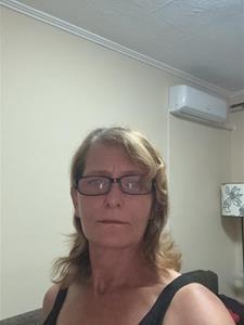 Erika 49 éves nő, Komárom-Esztergom megye