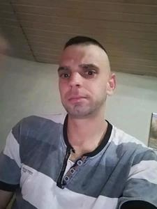 Feri 30 éves férfi, Pest megye