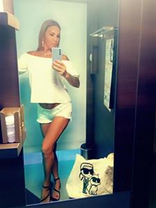Gabriella 44 éves nő, Budapest