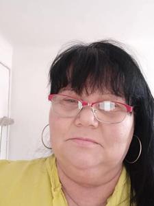 Gigi 63 éves nő, Komárom-Esztergom megye