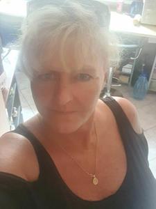 Gigi 60 éves nő, Budapest