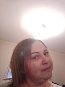 Gigi 49 éves nő, Komárom-Esztergom megye