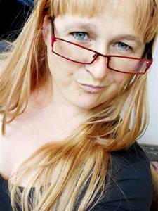 Gigi 48 éves nő, Komárom-Esztergom megye