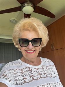 Gina 60 éves nő, Budapest