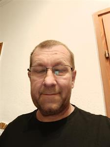 István 46 éves férfi, Komárom-Esztergom megye