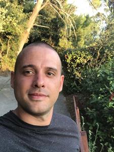 István 36 éves férfi, Pest megye