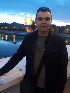 Jani 44 éves férfi, Budapest