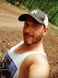 Jhonny 43 éves férfi, Veszprém megye