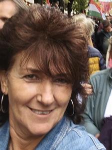 Judit  57 éves nő, Pest megye
