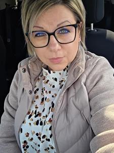 Kiki 42 éves nő, Budapest