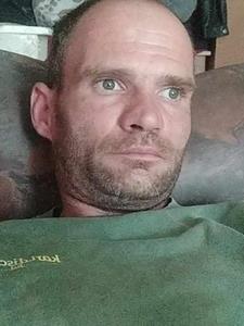 kiki555 33 éves férfi, Tolna megye