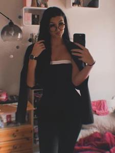 Kitti 19 éves nő, Budapest