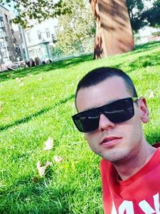 Krisztian 30 éves férfi, Budapest