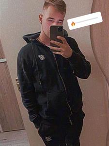 Levente 25 éves férfi, Fejér megye