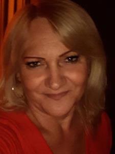 Magdaléna 56 éves nő, Komárom-Esztergom megye