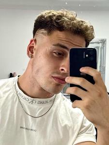 MarkZs05 19 éves férfi, Budapest