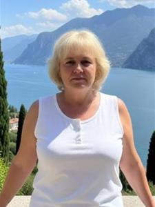 Maya 67 éves nő, Budapest