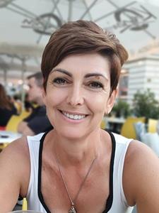 Mona 54 éves nő, Fejér megye