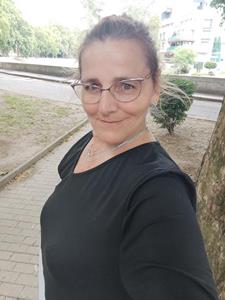 Mucu 53 éves nő, Komárom-Esztergom megye