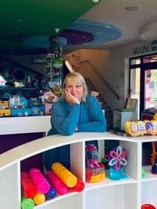 Nóra  59 éves nő, Budapest