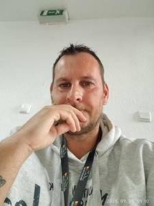 Óriás 45 éves férfi, Pest megye