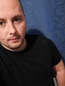 Peter 34 éves férfi, Komárom-Esztergom megye