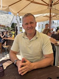 Péter 51 éves férfi, Pest megye
