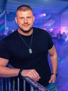 Peti 32 éves férfi, Veszprém megye