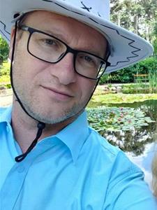 Pocakos 50 éves férfi, Fejér megye