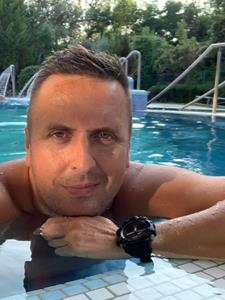 Robi 48 éves férfi, Pest megye