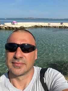 Robi 51 éves férfi, Győr-Moson-Sopron megye