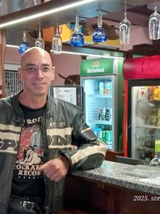 Sasi75 49 éves férfi, Csongrád megye