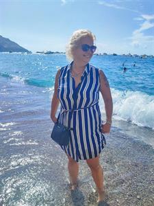 Sziszi 54 éves nő, Pest megye