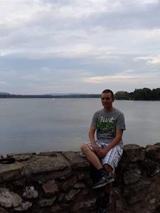 Tibor 23 éves férfi, Komárom-Esztergom megye