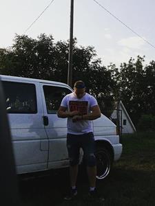 Tom 32 éves férfi, Pest megye