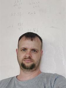 Tomi 42 éves férfi, Jász-Nagykun-Szolnok megye