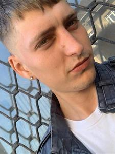 tomi 24 éves férfi, Pest megye