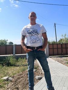 Tomi 50 éves férfi, Pest megye