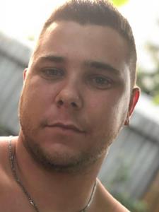 Tomi 32 éves férfi, Budapest